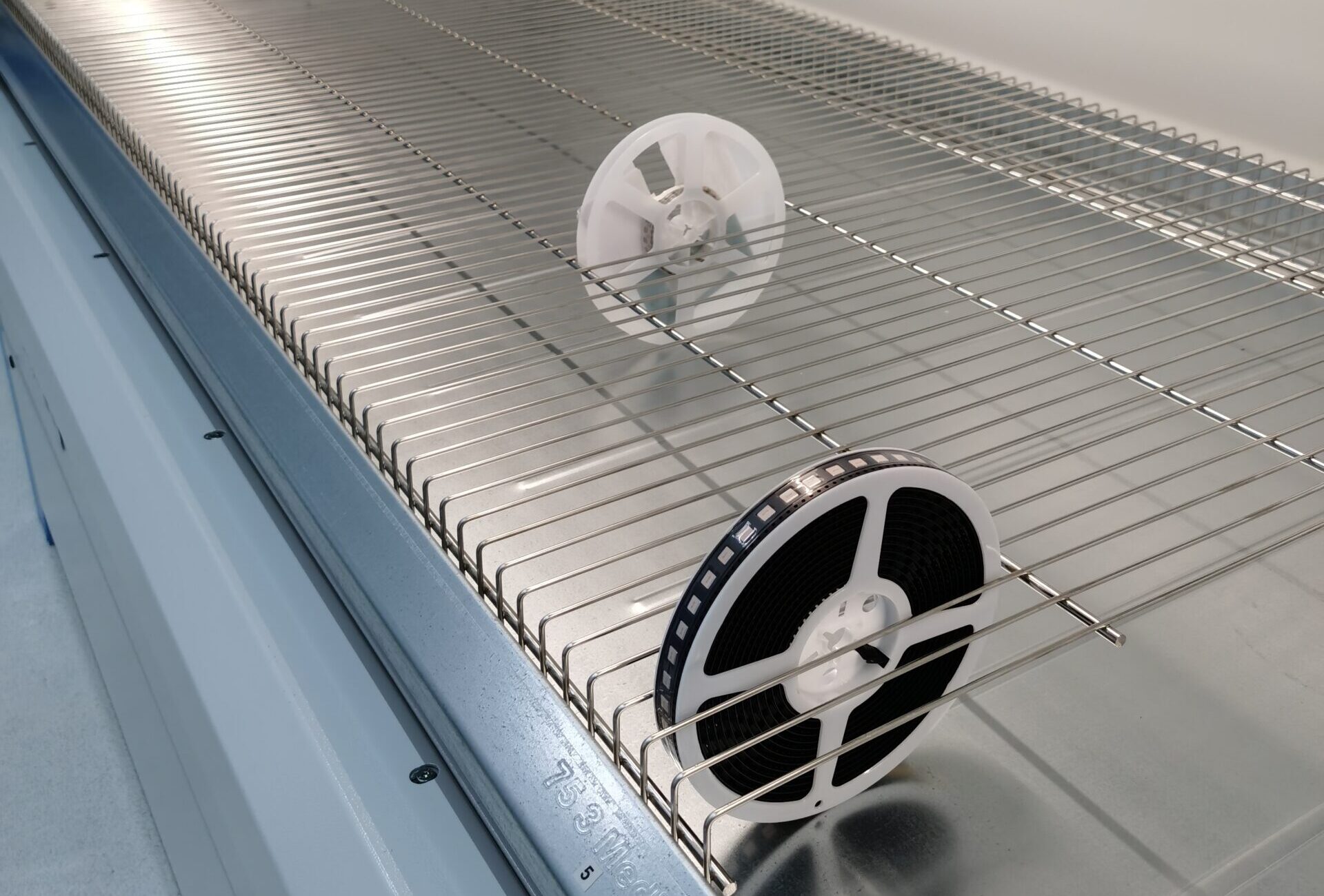 Intelligent Vertical Lift Cabinet: Solution for Precision Material Storage